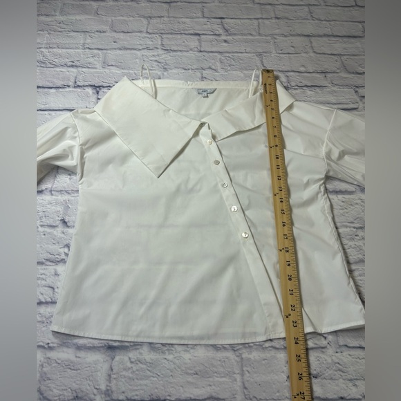 J.ING White Button-Up Off-Shoulder Blouse. Size Medium. - Picture 5 of 8